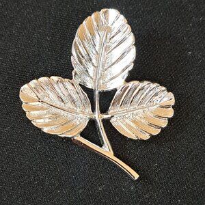 Vintage Sarah Coventry Silver-Tone Leaf Brooch Pin 2.25"
